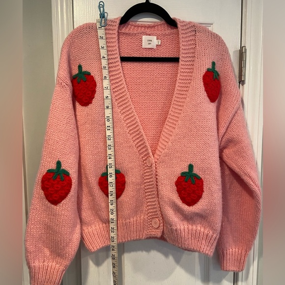 NWT Luna Ivy Anthropologie Size XS Pink Knit Cardigan 3D Appliqué Strawberries - Picture 8 of 12